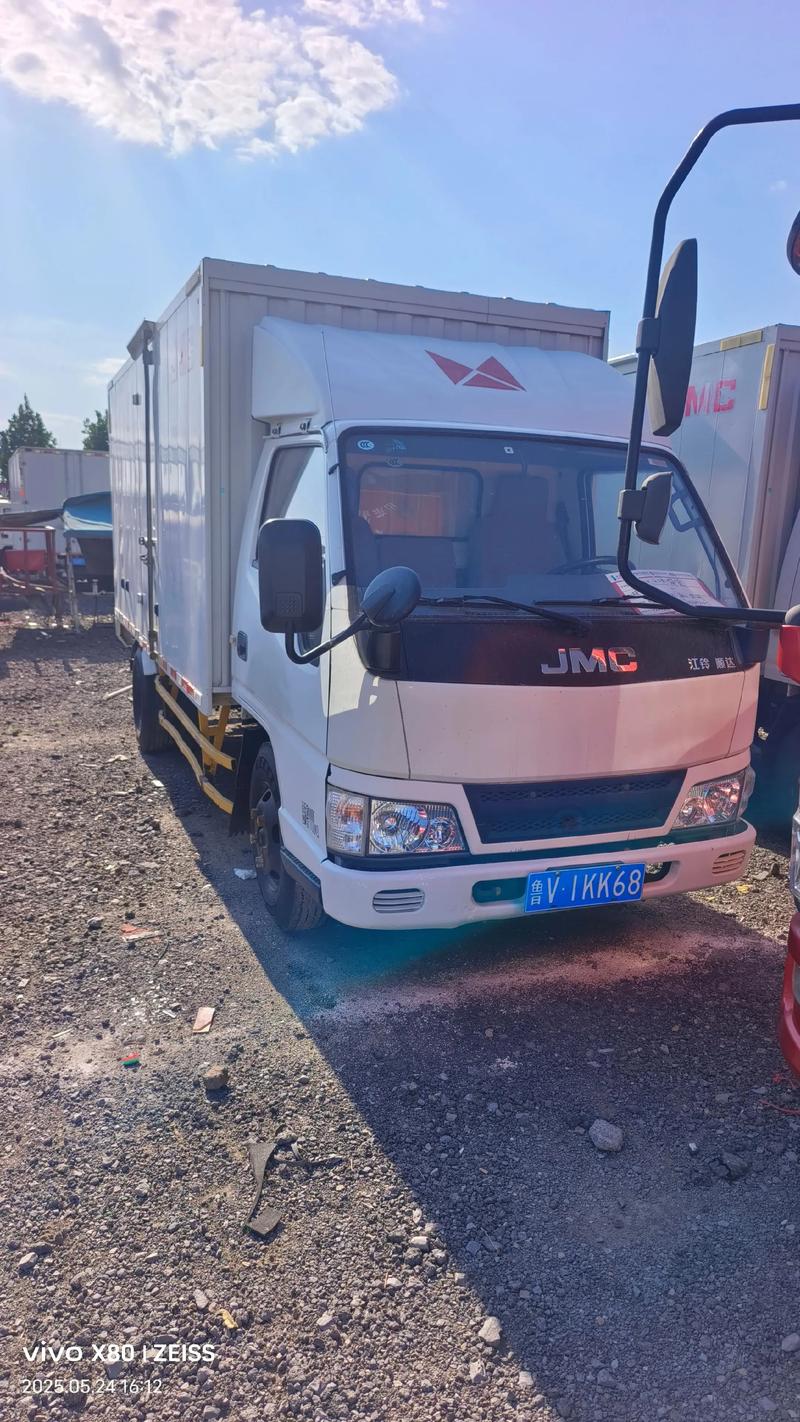 江铃货车报价及图片大全(江铃箱货车报价及图片4米2)