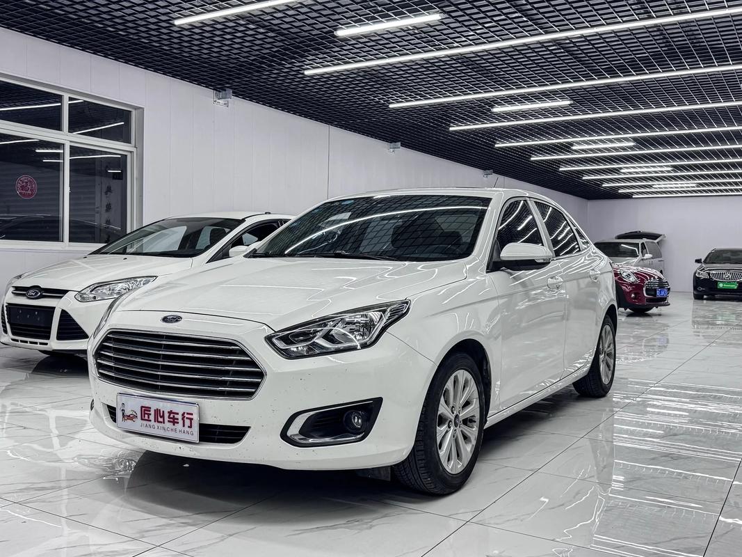 福睿斯属于低档车吗,福睿斯是轿车吗