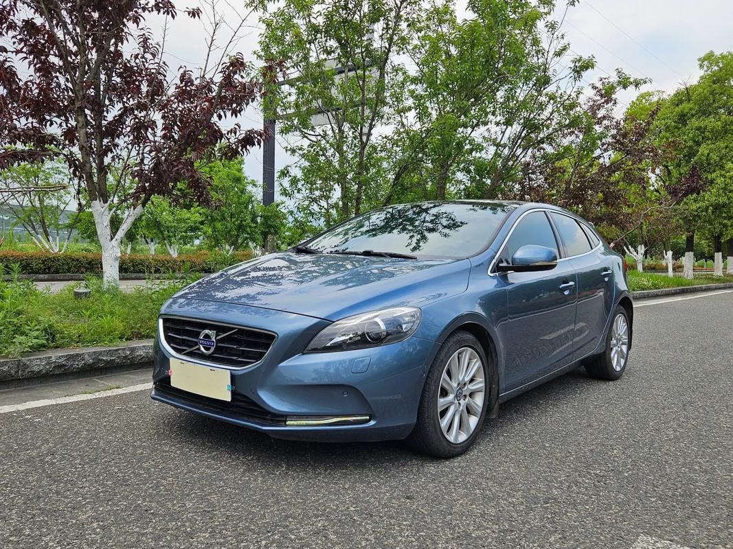 沃尔沃v40油耗很高／沃尔沃v40省油吗