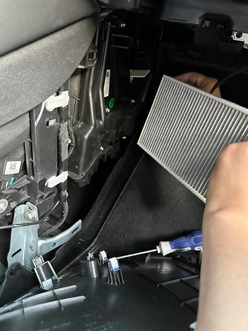 红旗hq300／红旗hq300空调滤芯在哪