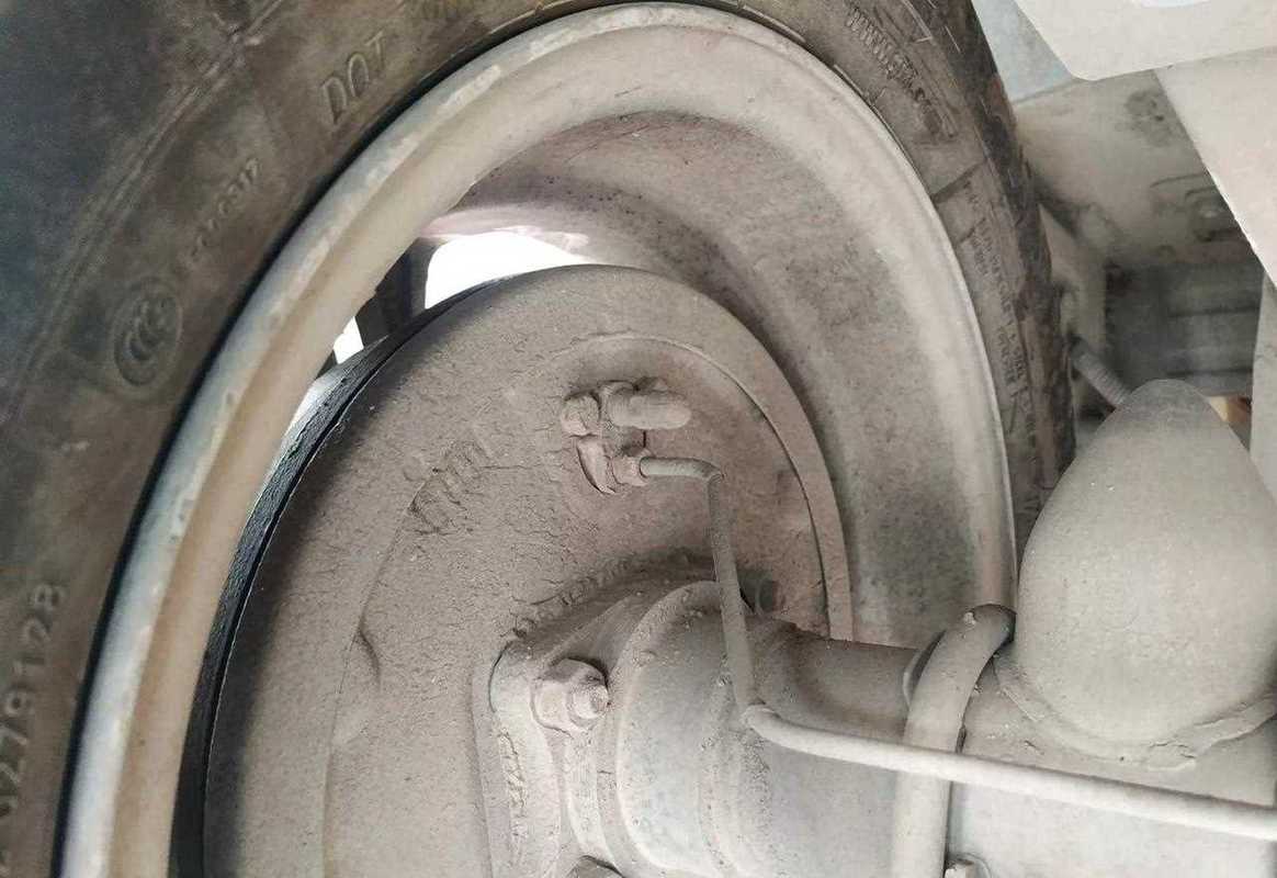 双龙途凌(双龙途凌后刹车分泵漏油怎么办)